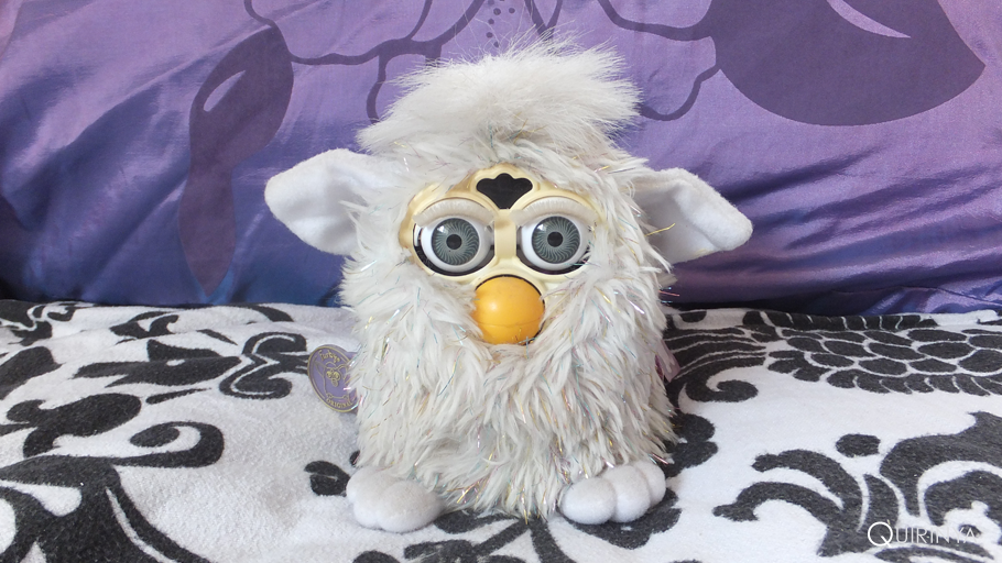 Oude Furby, oogjes open.